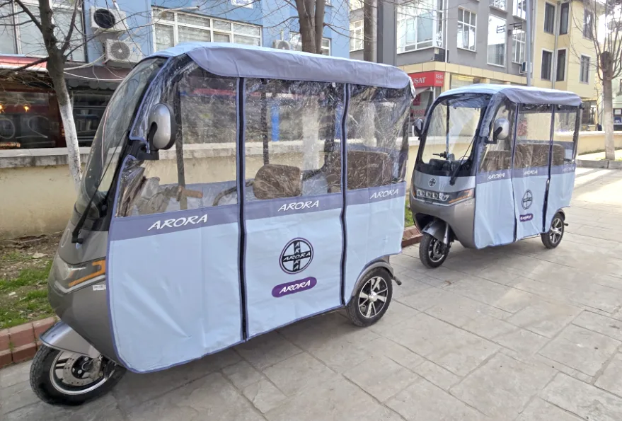 Emekliler direksiyonu elektrikli mopedlere kırdı