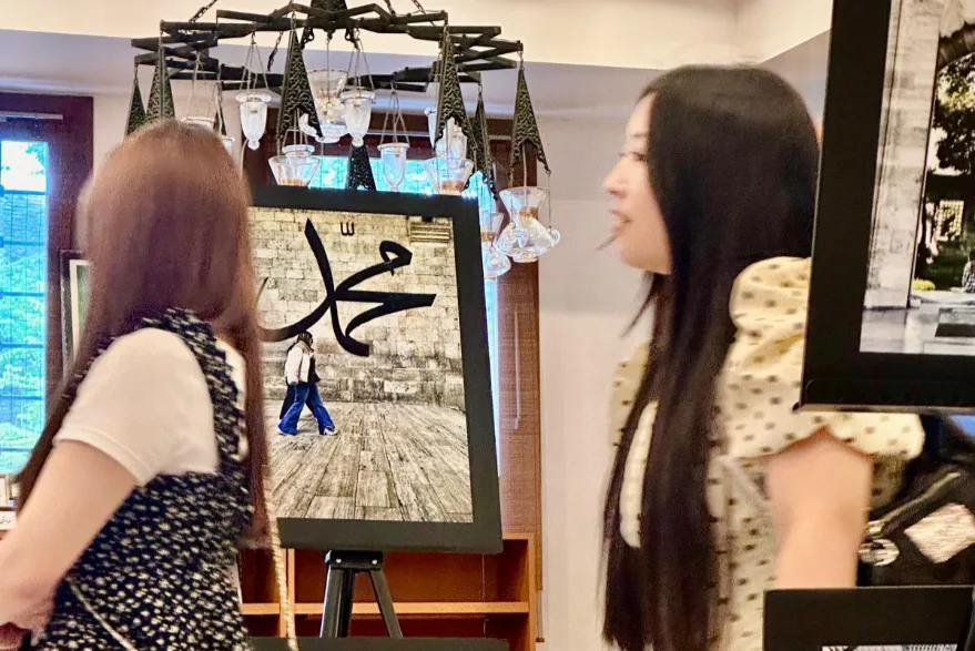Bingöl’ün “Edirne-2” Sergisi Tokyo Camii’nde Japon ziyaretçilerle buluştu