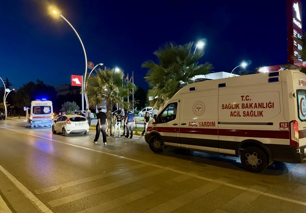 Edirne’de otomobil ile motosikletin çarpıştığı kazada 2 kişi yaralandı