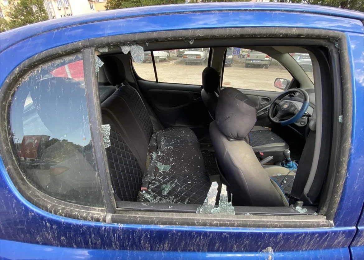 Kırklareli’nde park halindeki araçlara taşla zarar veren 3 şüpheli yakalandı