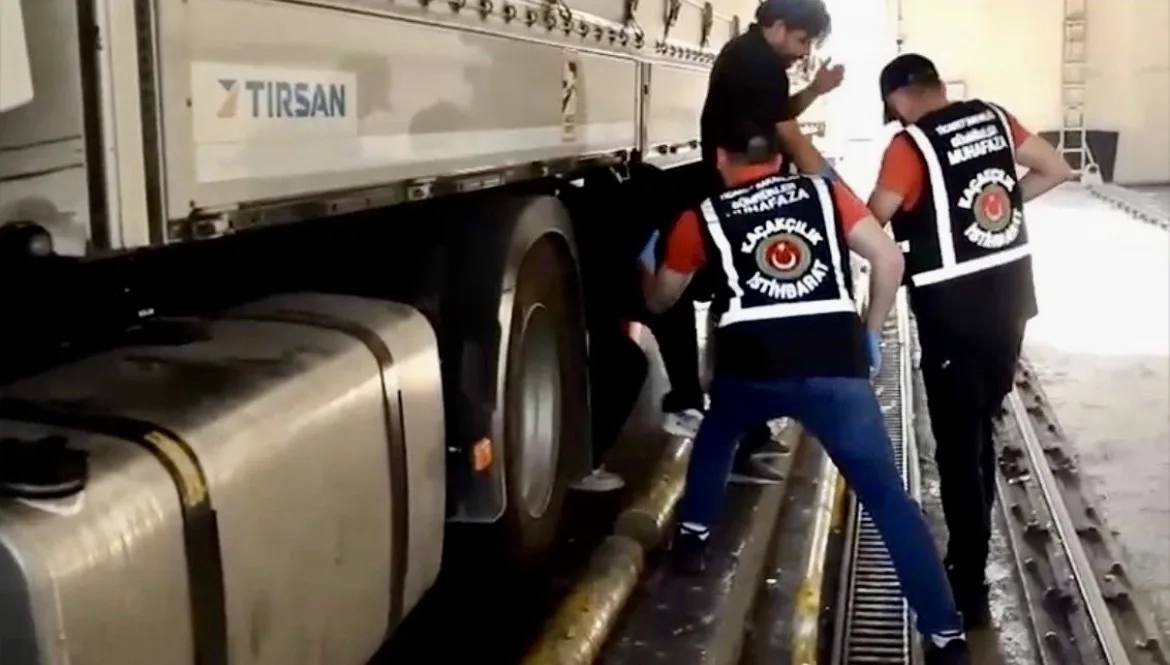 Yurt dışı yasağı vardı! YouTuber, TIR’ın altına gizlenip kaçmaya çalıştı