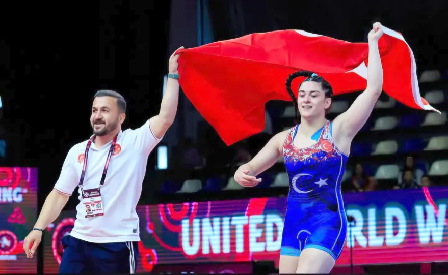 Edirneli milli güreşçi Tezcan, dünya ikincisi oldu