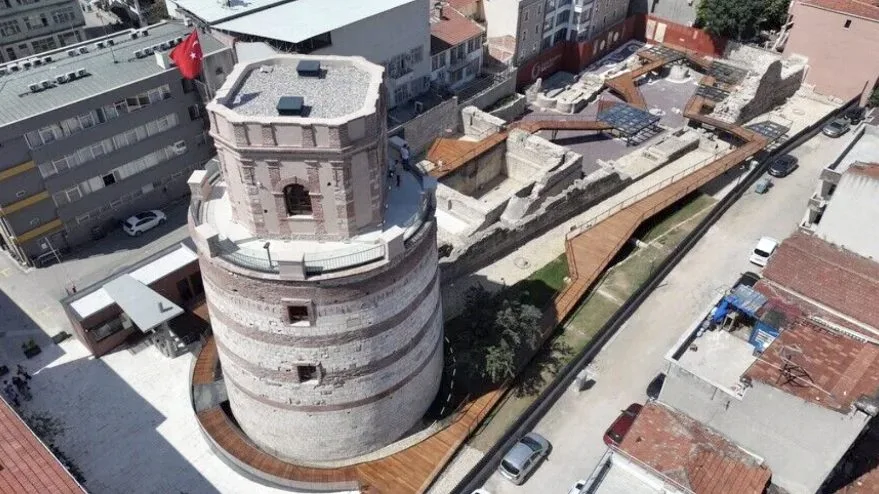 Tarihi Kule ilk ayında rekor ilgi gördü