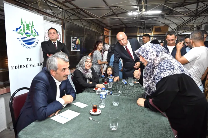 Vali Sezer mahalle sakinlerinin taleplerini dinledi
