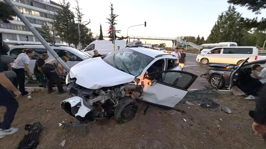 Tekirdağ’da iki otomobil çarpıştı, 6 kişi yaralandı