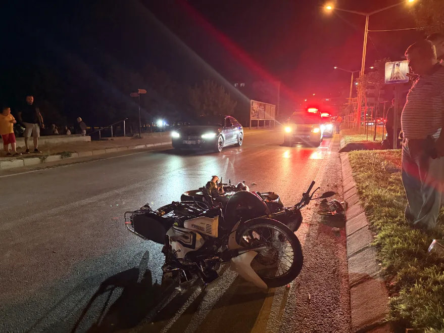 Motosikletler çarpıştı, 3 kişi yaralandı