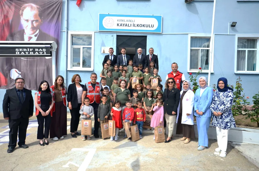 Eğitim yılının ilk hediyesi Vakıflardan