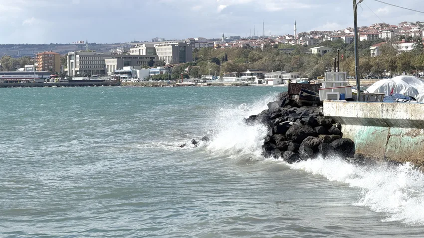 Tekirdağ’da fırtına 5 gündür deniz ulaşımını olumsuz etkiliyor